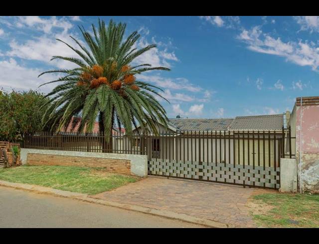4 BEDROOM HOUSE FOR SALE IN LENASIA SOUTH